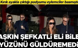 Defileye kırık ayağıyla çıktı, podyumu protestocular bastı… Ünlü yıldızın yüzünü kocası bile güldüremedi